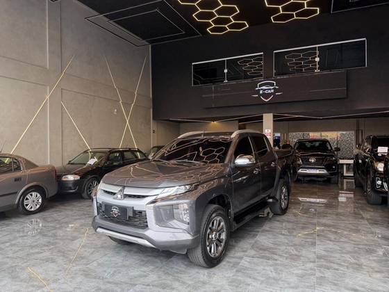 MITSUBISHI L200 TRITON 2.4 16V TURBO DIESEL SPORT HPE-S CD 4P 4X4 AUTOMÁTICO MITSUBISHI L200 TRITON 2.4 16V TURBO DIESEL SPORT HPE-S CD 4P 4X4 AUTOMÁTICO